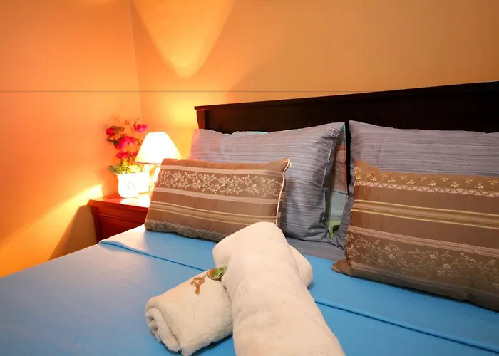 Dee White Sands Hostel *