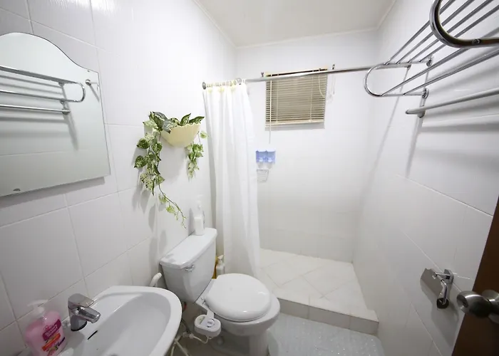 Dee White Sands Hostel *