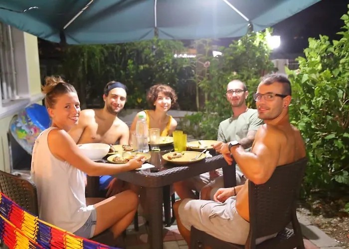Dee White Sands Hostel *